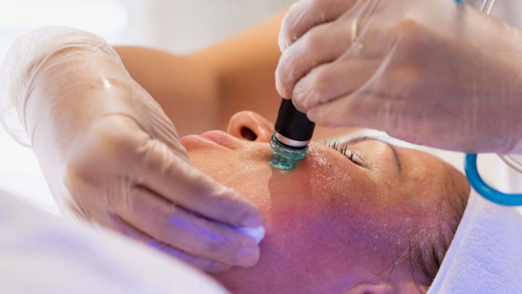 Professional Platinum HydraFacial facial procedure performed in clinic.