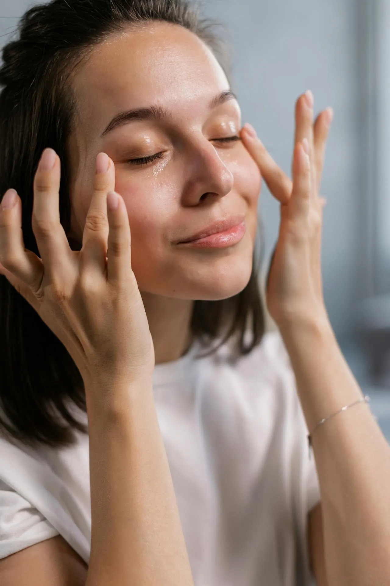 Aquashine treatment in a London clinic for skin hydration, rejuvenation, and improved skin quality